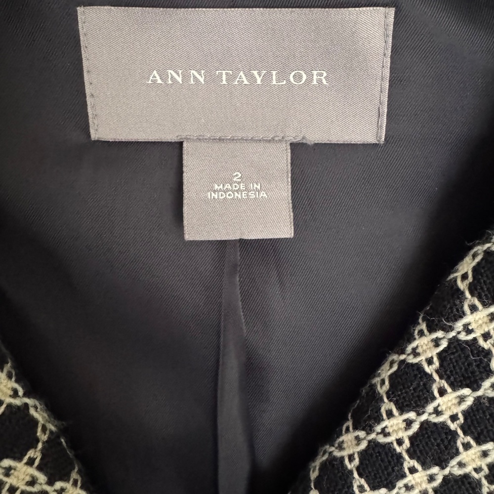 Ann Taylor Wool Blend Coat - Size 2 - Picture 3 of 7